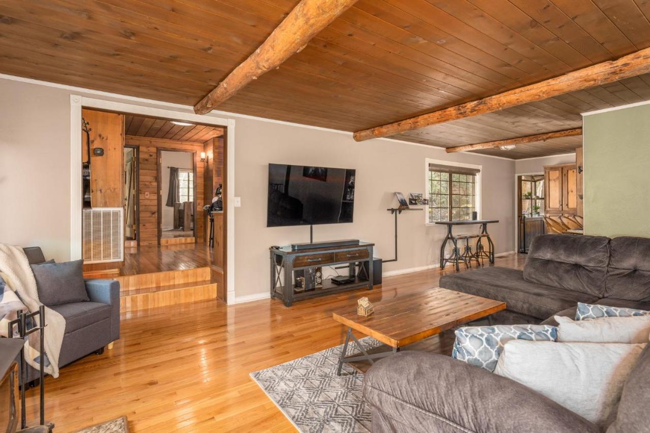 Casa de férias Cedar Ridge Cabin- Spa-pet And Family Friendly