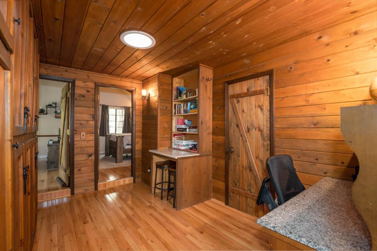Cedar Ridge Cabin- Spa-pet And Family Friendly Casa de férias